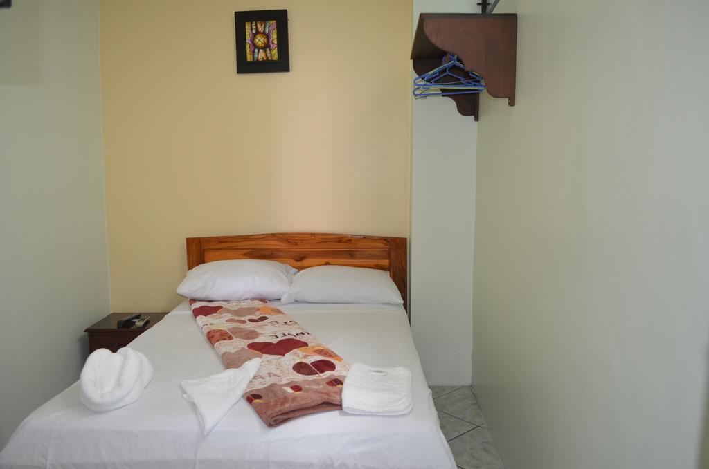 Hostal Andry Puerto Baquerizo Moreno Zimmer foto